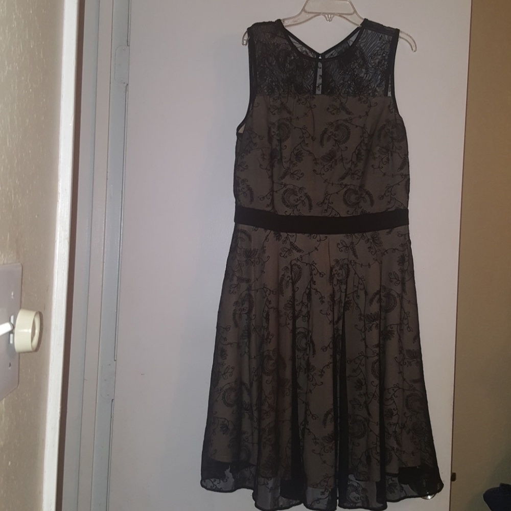 Dress - Picture 2 of 7